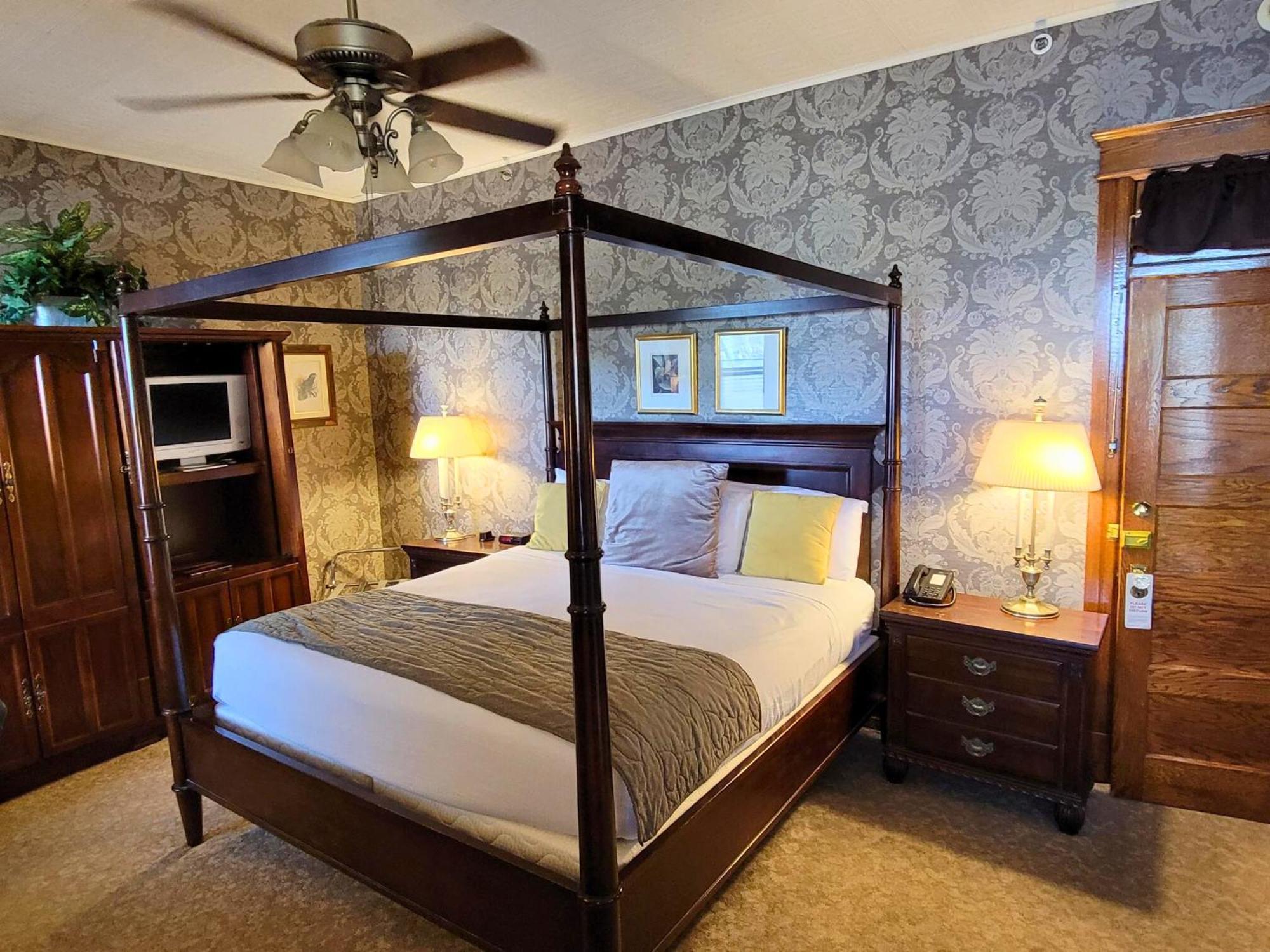 Altland House Inn & Suites Abbottstown Exteriör bild