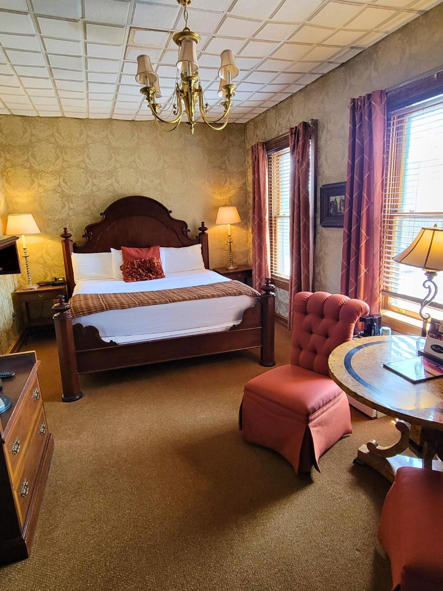 Altland House Inn & Suites Abbottstown Exteriör bild