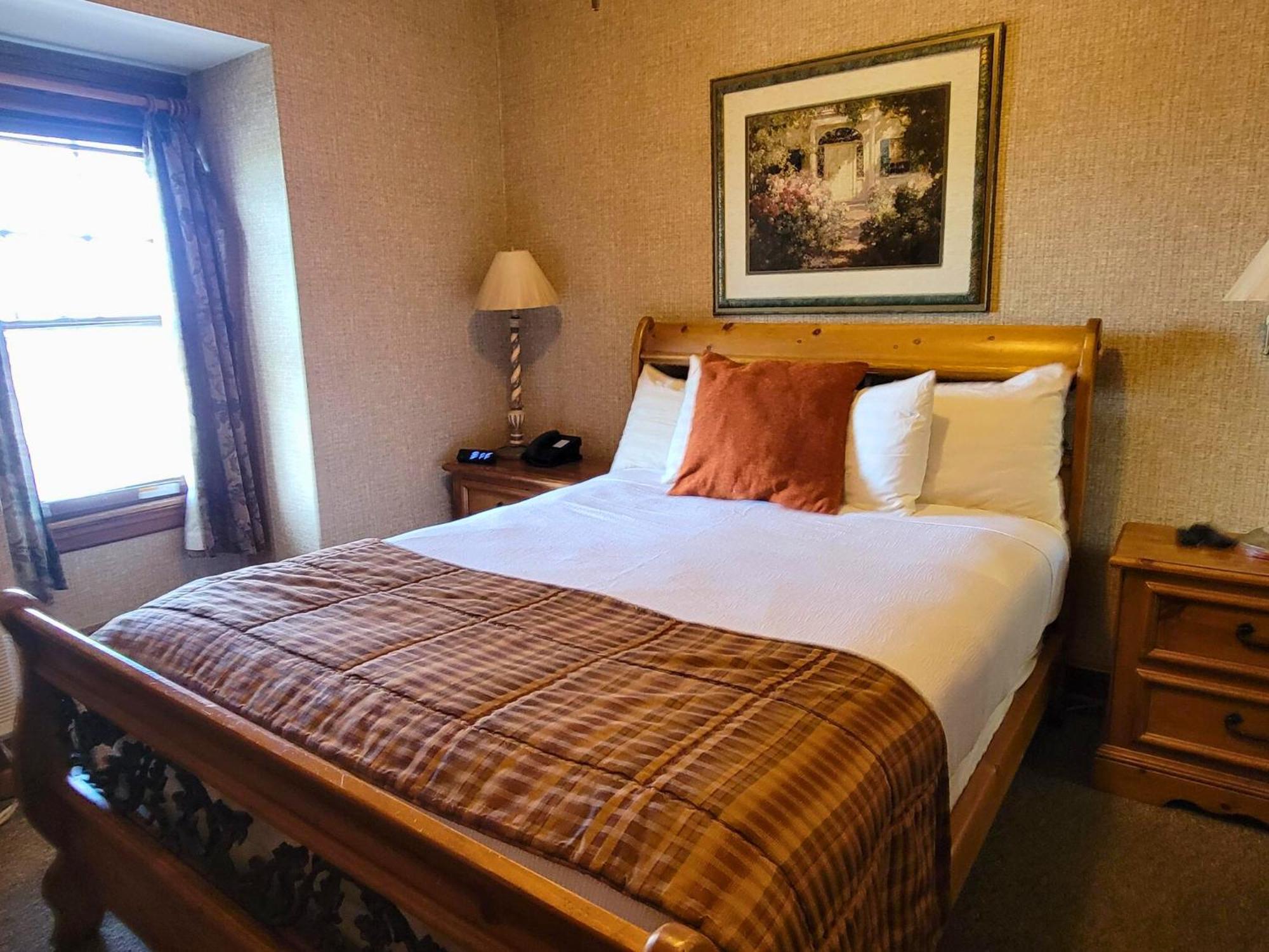 Altland House Inn & Suites Abbottstown Exteriör bild
