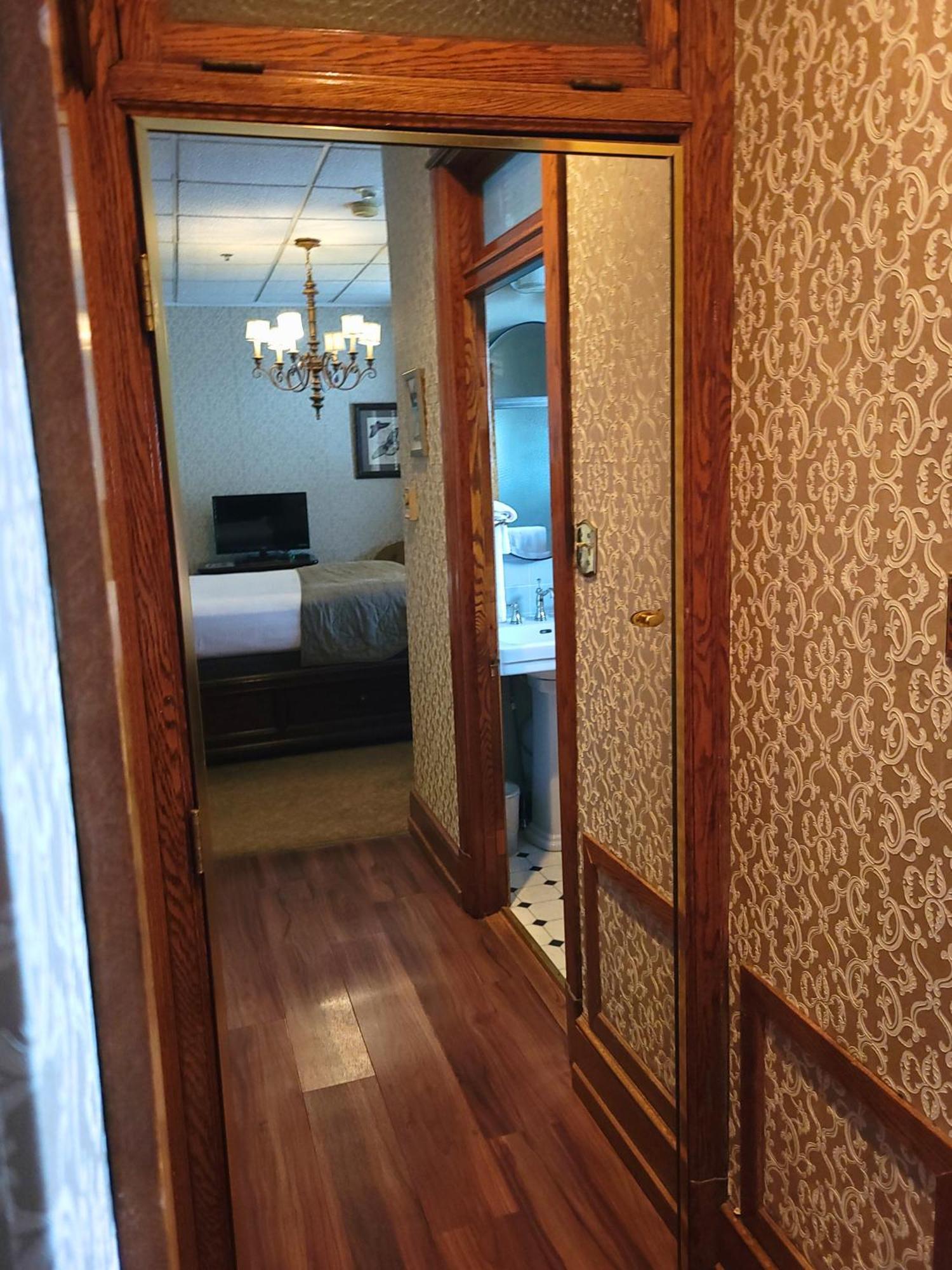 Altland House Inn & Suites Abbottstown Exteriör bild